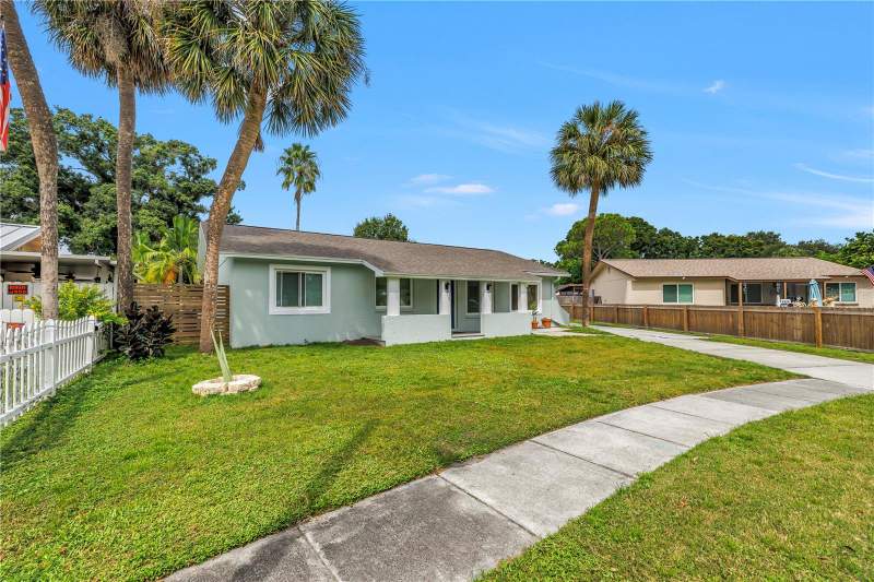 5 bedroom Single Family Residence at 6039 99th Court, Trade Winds Estates Sub, Pinellas Park — photo 4