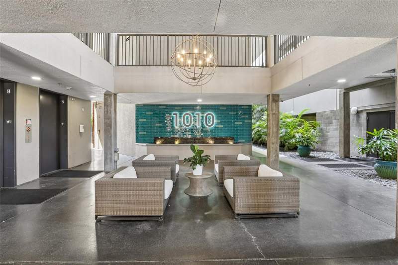 2 bedroom Condominium at 1010 Central Avenue #413, 1010 Central Condo, St Petersburg — photo 2