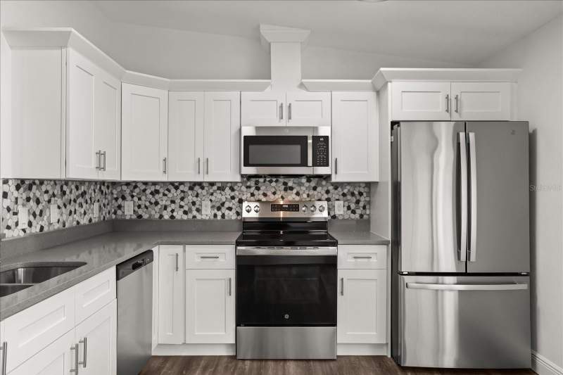 4 bedroom Single Family Residence at 706 Beecher Street, Leesburg W C Wilkins 06, Leesburg — photo 2