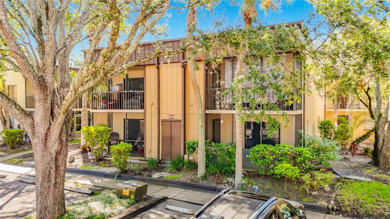 1 bedroom Condominium at 11805 Raintree Lake Ln #B, Raintree Village Condo N, Temple Terrace — photo 2