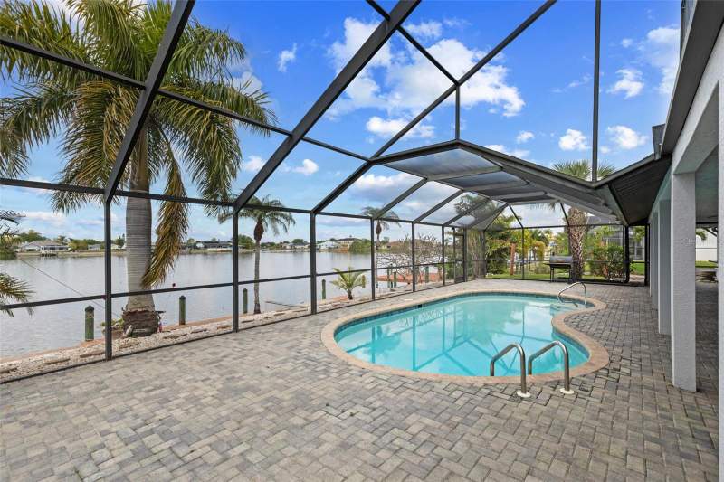 4 bedroom Single Family Residence at 313 SE 6th Street, Cape Coral, Cape Coral — photo 4