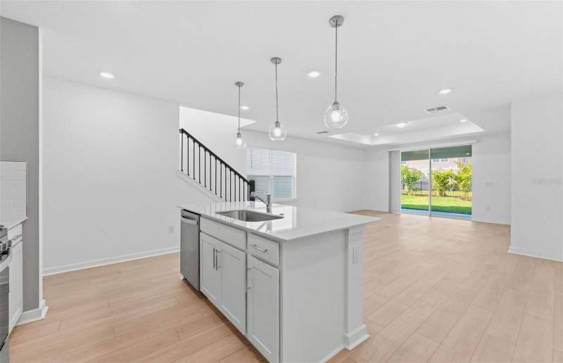 4 bedroom Single Family Residence at 5344 Spring Maiden Circle, Waterset Wolf Creek Phase H1, Apollo Beach — photo 5