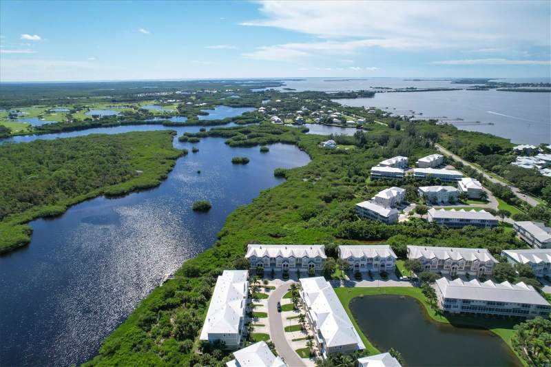 4 bedroom Townhouse at 10360 Longshore Road #66, Landings/Coral Crk, Placida — photo 2