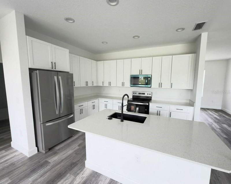 4 bedroom Single Family Residence at 14683 Ingraham Boulevard, Port Charlotte Sec 081, Port Charlotte — photo 2