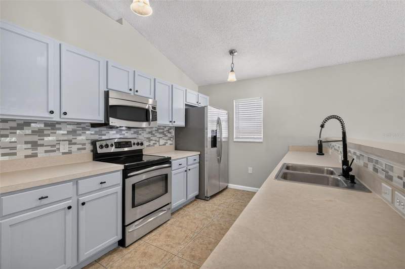 4 bedroom Single Family Residence at 2225 Sandridge Circle, Eustis Quail Hollow, Eustis — photo 3