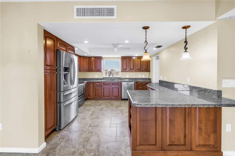 2 bedroom Condominium at 5108 BRITTANY DRIVE #908, BAYWAY ISLES POINT BRITTANY TWO, ST PETERSBURG — photo 5