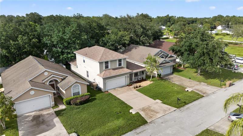 4 bedroom Single Family Residence at 2020 Briarcliff Circle, Harbor Pines Sub, Mount Dora — photo 2