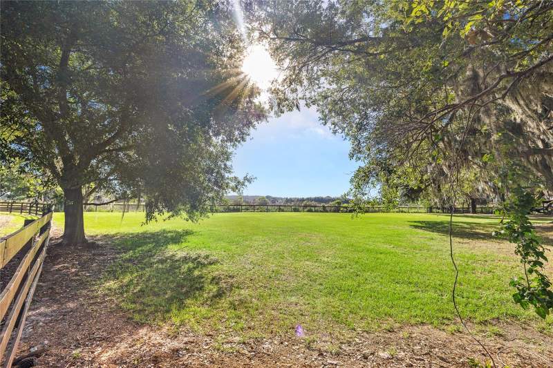 5 bedroom Single Family Residence at 10925 ARROWTREE BOULEVARD, ARROWTREE RESERVE PH I SUB, CLERMONT — photo 2