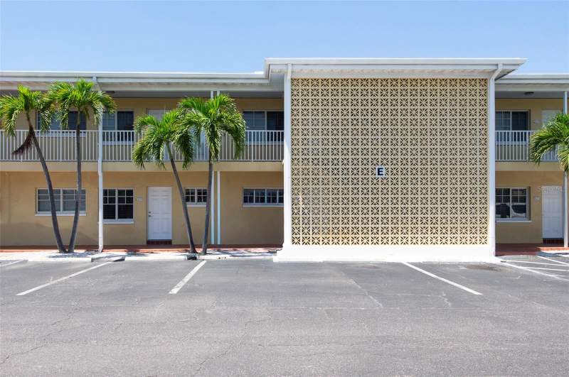 2 bedroom Condo - Hotel at 19417 Gulf Boulevard #E109, Barefoot Beach Resort Of Indian Shores, Indian Rocks Beach — photo 2