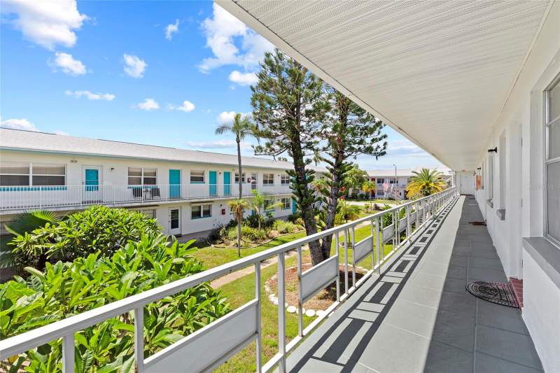 1 bedroom Condominium at 5875 18th Street #15, Town Apts Condo, St Petersburg — photo 4