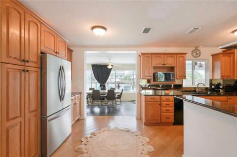 4223 Royal Palm Drive, Bradenton FL - photo 15 of 53