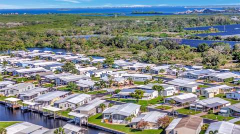 138 S Saint Thomas Circle, Apollo Beach FL - photo 14 of 73