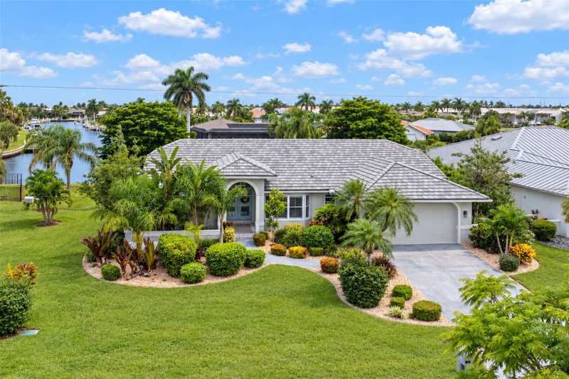 3 bedroom Single Family Residence at 1018 Conecta Drive, Punta Gorda Isles Sec 07, Punta Gorda — photo 1