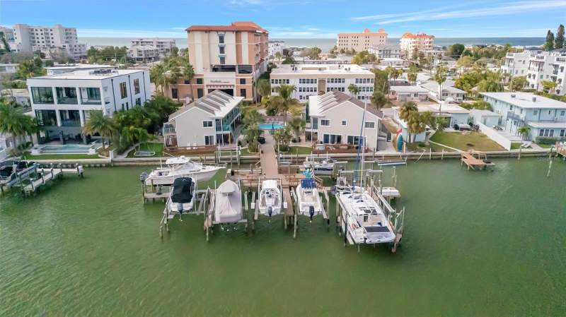 1 bedroom Half Duplex at 673 BAY ESPLANADE #204, FIVE PALMS MOTEL CONDO, CLEARWATER BEACH — photo 2