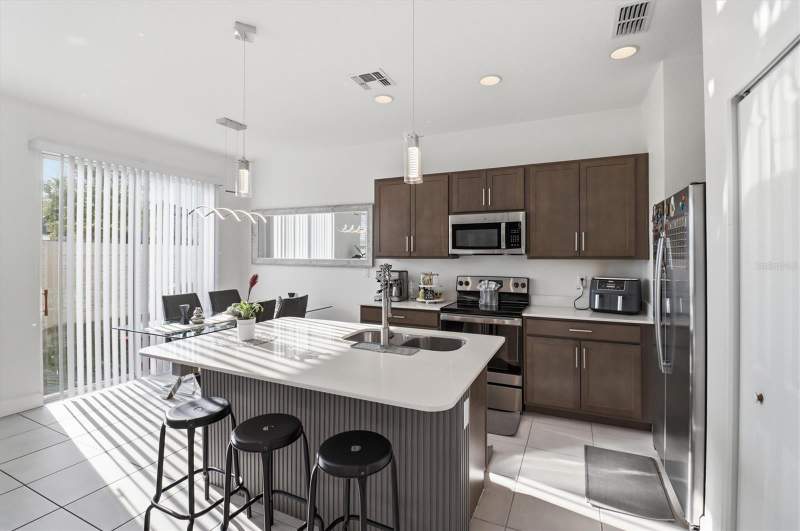 3 bedroom Townhouse at 1375 CAPTIVA COVE, TOWNHOMES AT RIVERS EDGE, SANFORD — photo 4