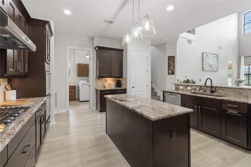 5 bedroom Single Family Residence at 9918 Hatton Circle, Eagle Crk Ph 01A, Orlando — photo 4