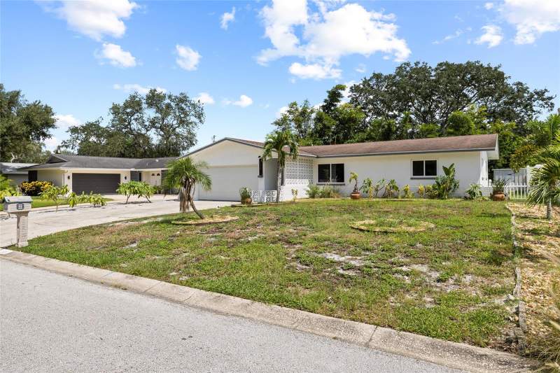 2 bedroom Single Family Residence at 2051 Little Neck Road, Windsor Park 2nd Add, Clearwater — photo 3