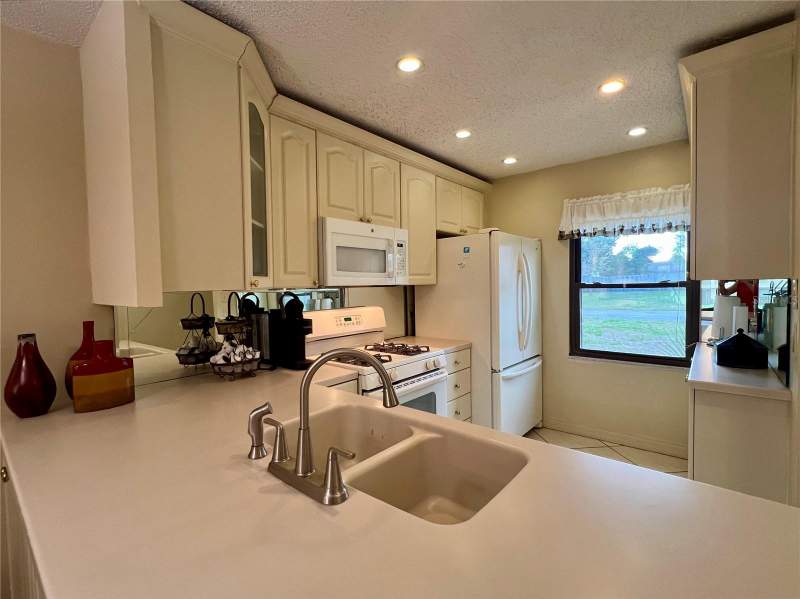 2 bedroom Villa at 1395 Mission Drive #28C, Mission Hills Condo, Clearwater — photo 2