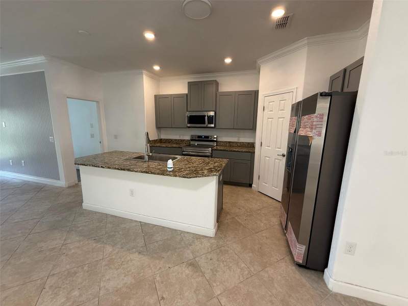 5 bedroom Single Family Residence at 950 Terra Vista Street, La Collina Ph 1A, Brandon — photo 4