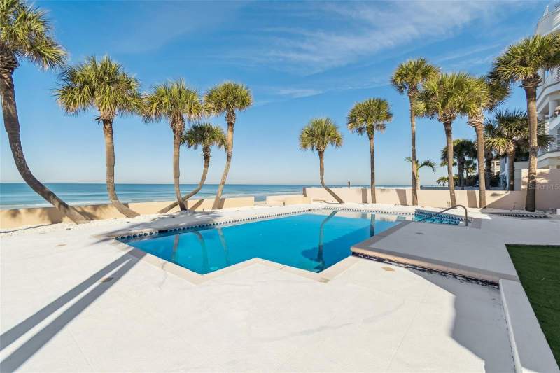 6 bedroom Single Family Residence at 1520 Gulf Boulevard, Belleair Beach Unit 1 Unrec, Belleair Beach — photo 4
