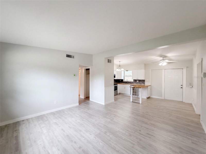 3 bedroom Single Family Residence at 1371 Jeffords Street, Lakeview Estates, Clearwater — photo 2