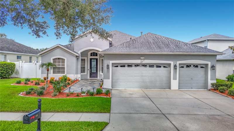 4 bedroom Single Family Residence at 220 Ronja Lane, Bonterra, Valrico — photo 1