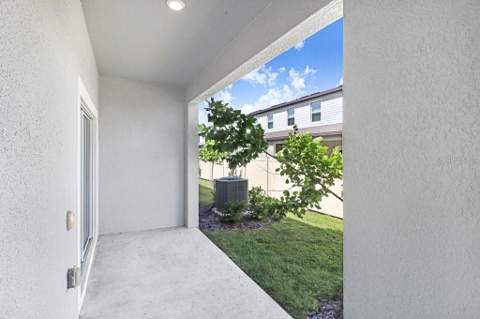 10263 Trumpet Honetsuckle Way, San Antonio FL - photo 17 of 39