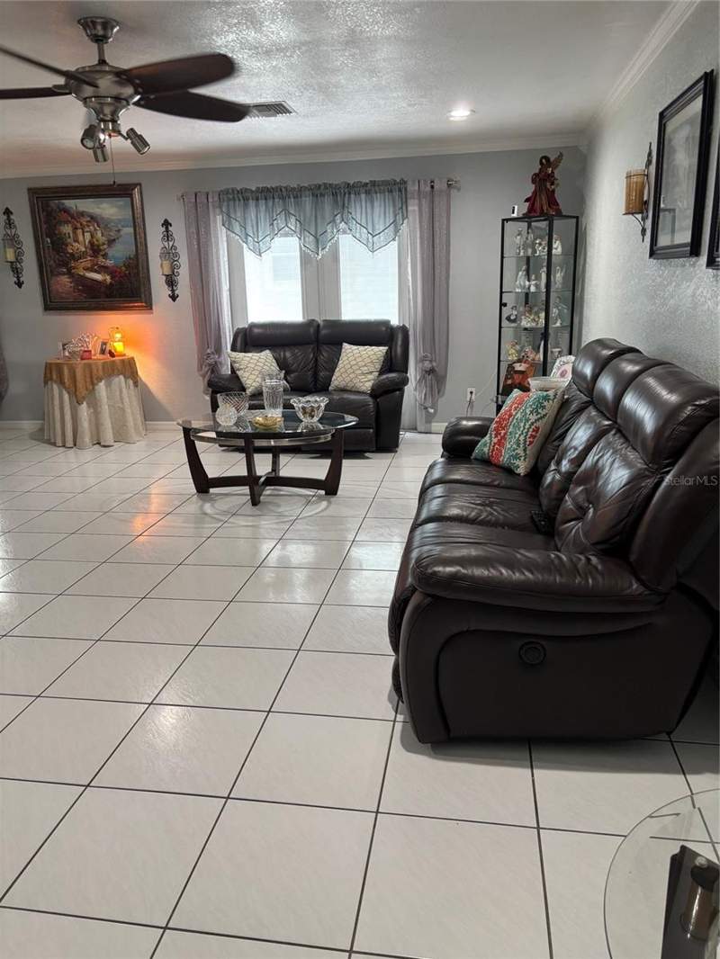 4 bedroom Single Family Residence at 5450 GAMBIER COURT, SOUTH POINTE, ORLANDO — photo 4