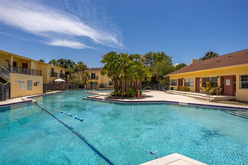 1 bedroom Condominium at 7612 Nacido Court, The Greens Of Townn Country, Tampa — photo 4