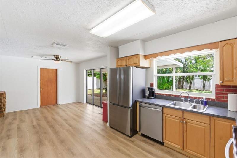 2 bedroom Single Family Residence at 10651 125th Avenue, Esquire Estates, Largo — photo 4