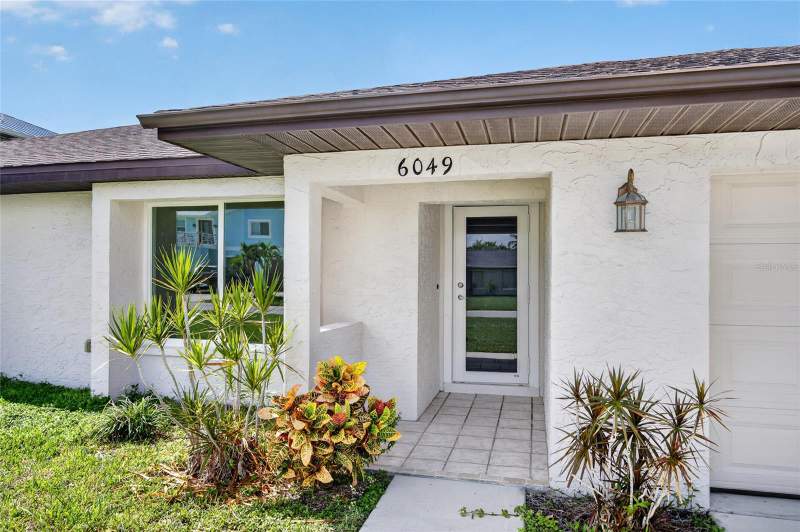 3 bedroom Single Family Residence at 6049 Perthshire Lane, Island Park Woodlands, Fort Myers — photo 2