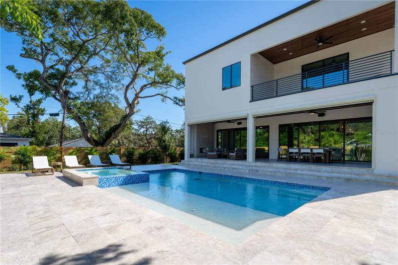 5 bedroom Single Family Residence at 2519 N Riverside Dr, Ridgewood Park, Tampa — photo 2