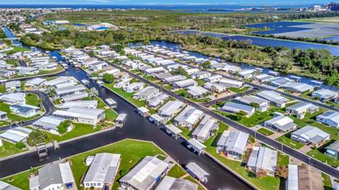 138 S Saint Thomas Circle, Apollo Beach FL - photo 13 of 73