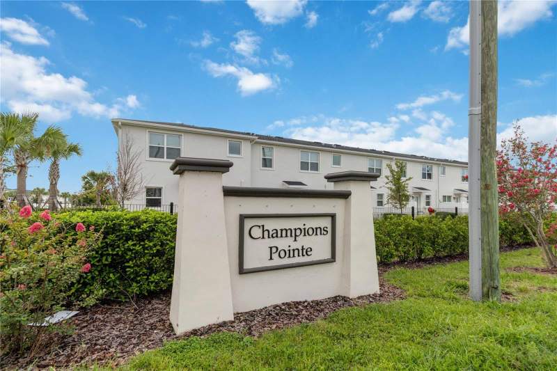 4 bedroom Townhouse at 299 Nine Iron Drive, Fox North, Davenport — photo 2