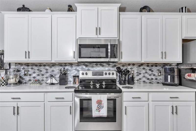 3 bedroom Single Family Residence at 657 W Twisted Oaks Drive, Beverly Hills, Beverly Hills — photo 3