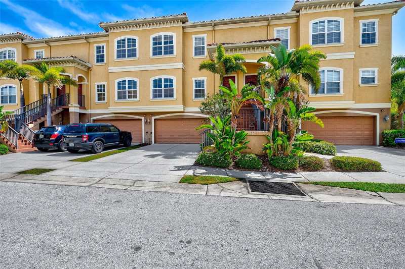3 bedroom Townhouse at 6518 Sand Shore Lane, Reserve At Sea Forest, New Port Richey — photo 1