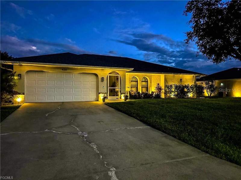 3 bedroom Single Family Residence at 420 SW 37th Street, Cape Coral, Cape Coral — photo 2