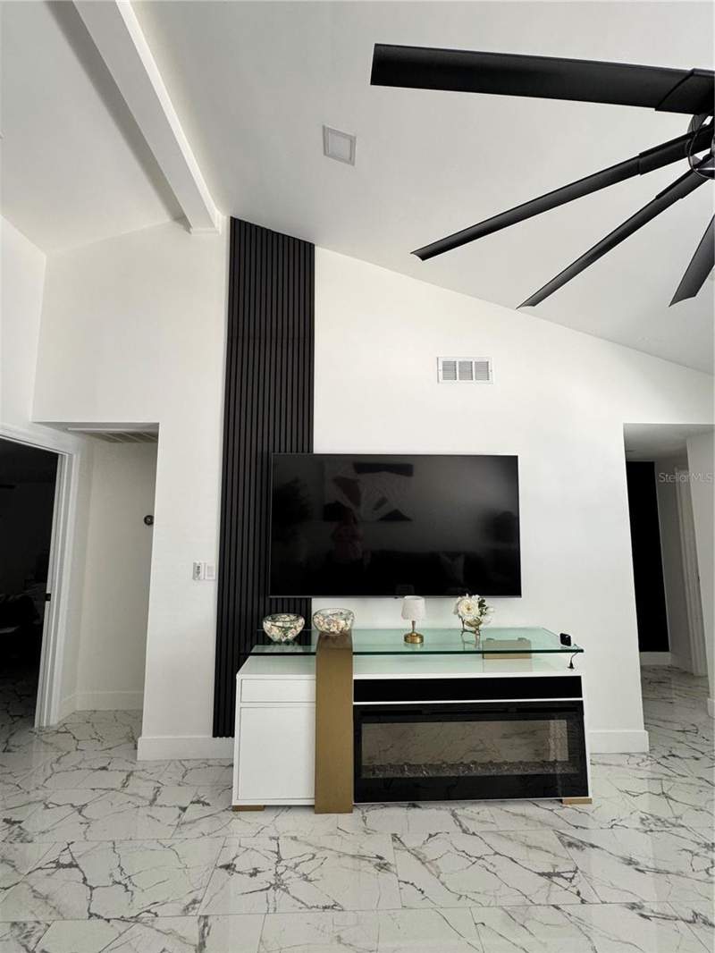3 bedroom Single Family Residence at 10114 Briarwick Court, Timberlane Sub Unit 4, Tampa — photo 3