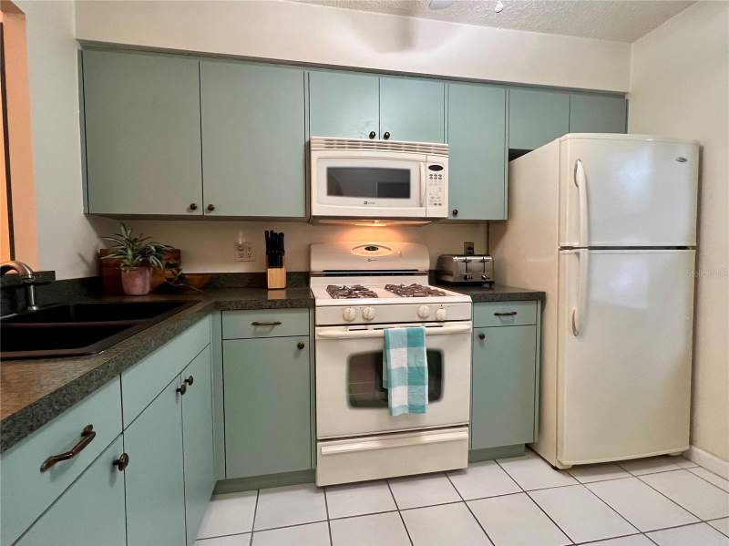 2 bedroom Villa at 1286 Mission Hills Boulevard, Mission Hills Condo, Clearwater — photo 2