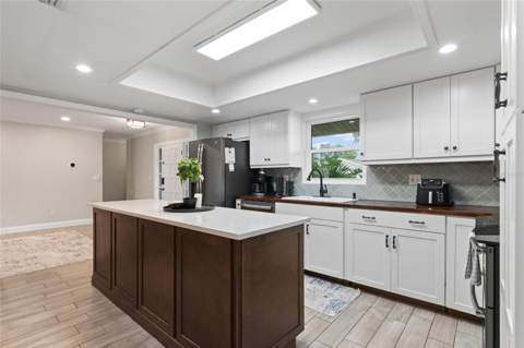 8404 Flagstone Drive, Tampa FL - photo 9 of 35