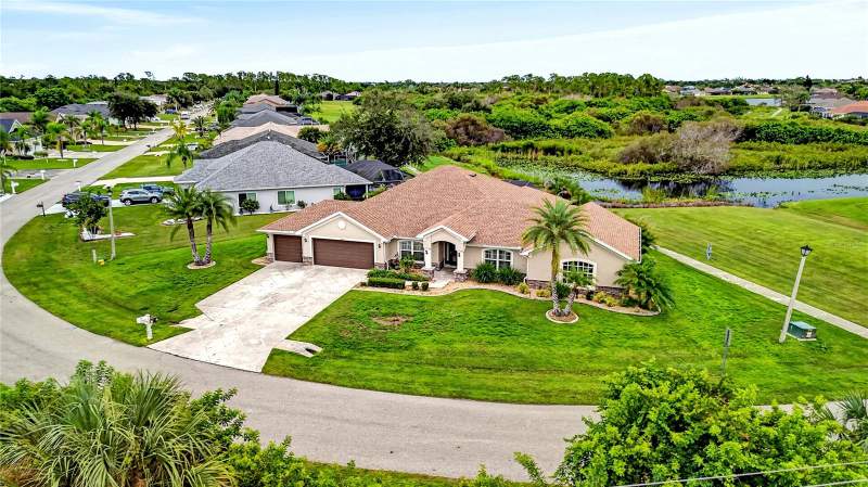 3 bedroom Single Family Residence at 13443 SW Pembroke Circle, Pembroke Sub, Lake Suzy — photo 2