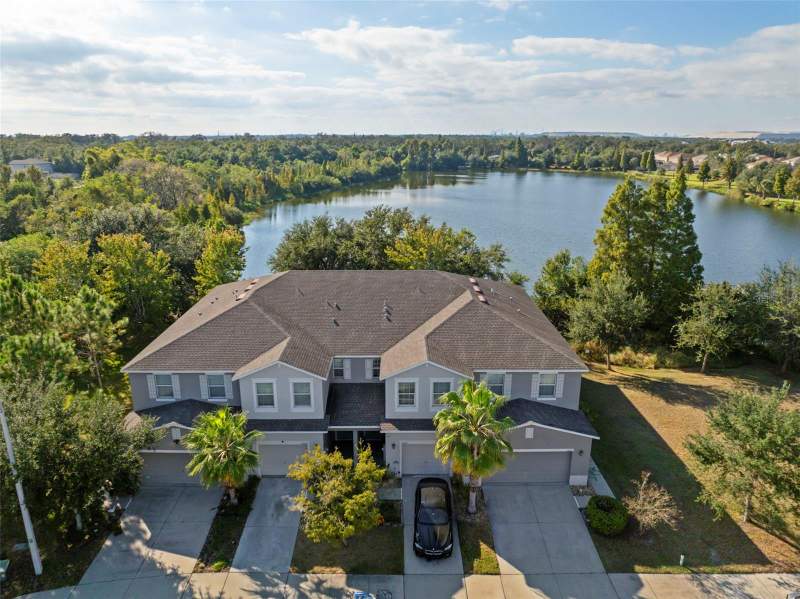 3 bedroom Townhouse at 10523 Lake Montauk Drive, Riverview Lakes, Riverview — photo 2