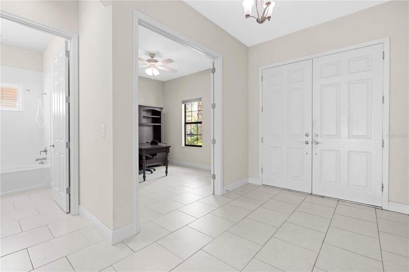 5 bedroom Single Family Residence at 13830 Moonstone Canyon Drive, Reserve At South Fork Ph 1, Riverview — photo 5