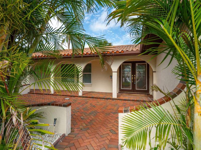 4 bedroom Single Family Residence at 1200 80th St S, South Cswy Isle Yacht Club 4th Add, St Petersburg — photo 4