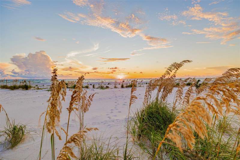 3 bedroom Single Family Residence at 1024 Eldorado Avenue, Mandalay Sub, Clearwater Beach — photo 2