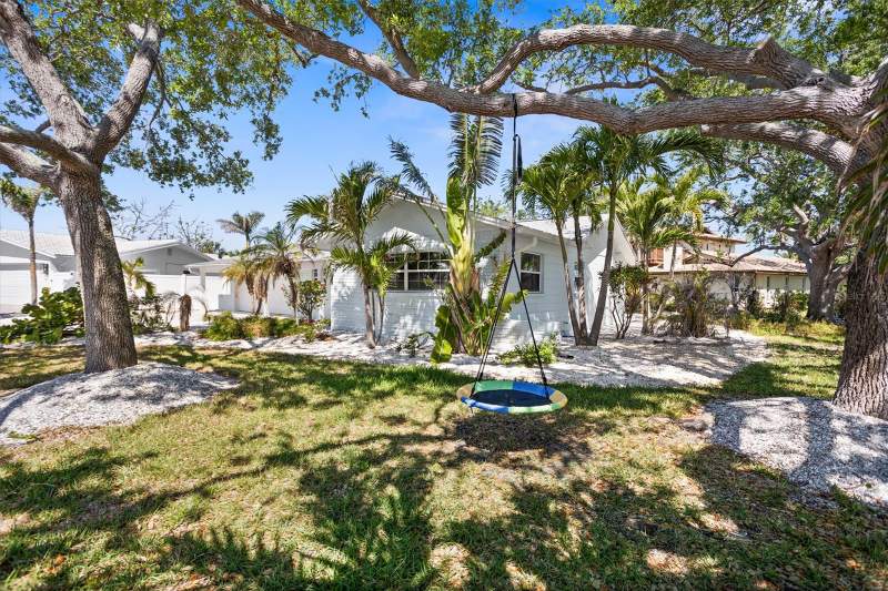3 bedroom Single Family Residence at 10001 S Yacht Club Drive, Paradise Island 4th Add, Treasure Island — photo 5
