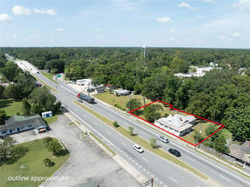3 bedroom Single Family Residence at 14962 NE US Highway 301, Brannings 1st Add To Waldo, Waldo — photo 2