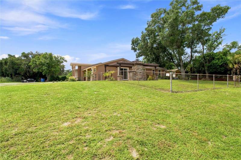 3 bedroom Single Family Residence at 9020 Auburn Way, Townn Country Park Unit 59, Tampa — photo 2