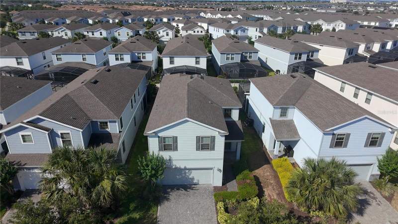 5 bedroom Single Family Residence at 8926 Zurich Lane, Windsor At Westside Ph 3A, Kissimmee — photo 4