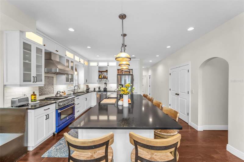 5 bedroom Single Family Residence at 301 Ponce De Leon Avenue, Venezia Park Sec Of Venice, Venice — photo 5
